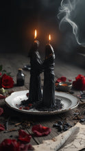 Afbeelding in Gallery-weergave laden, Break up spell ritual image with two black figure candles burning on a plate, surrounded by red rose petals and ritual items